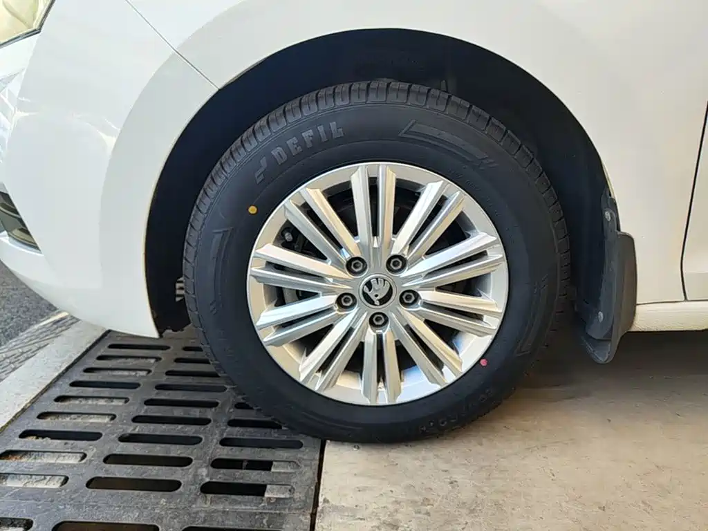 Skoda Rapid — фото 23
