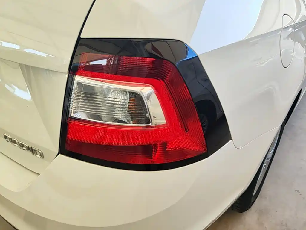 Skoda Rapid — фото 8