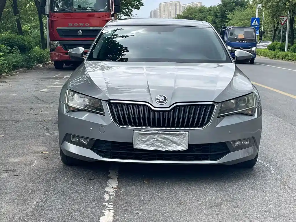 Skoda Superb — фото 2