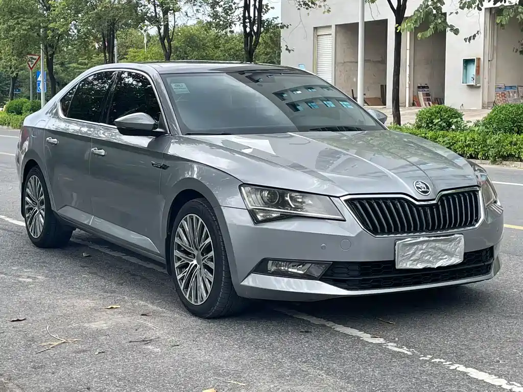 Skoda Superb — фото 3
