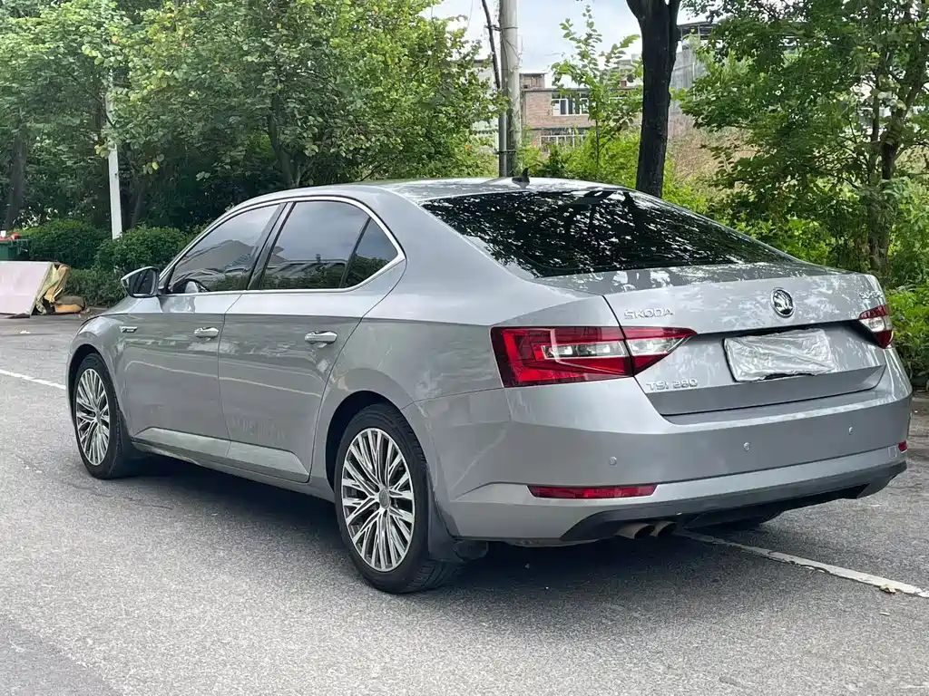 Skoda Superb — фото 4