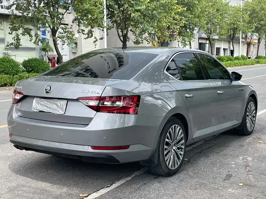 Skoda Superb — фото 6