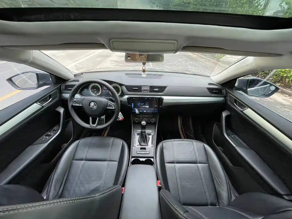Skoda Superb — фото 8