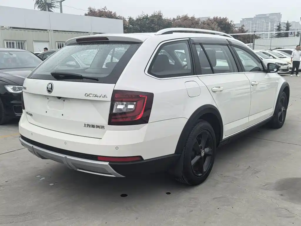 Skoda Octavia — фото 7