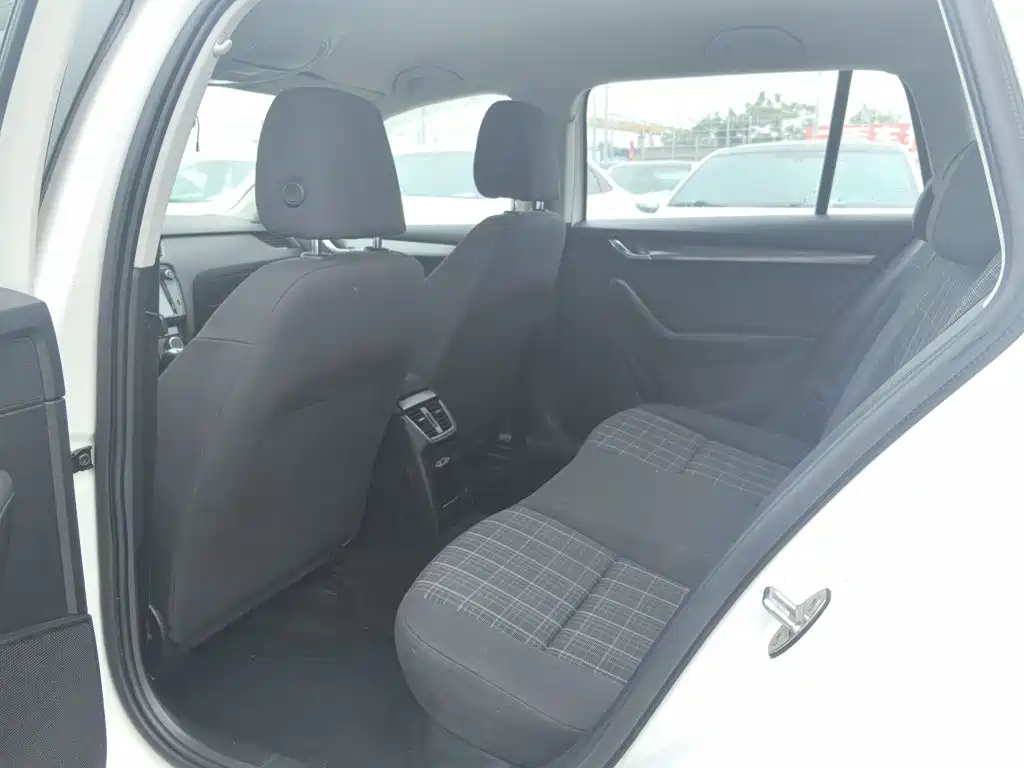 Skoda Octavia — фото 10