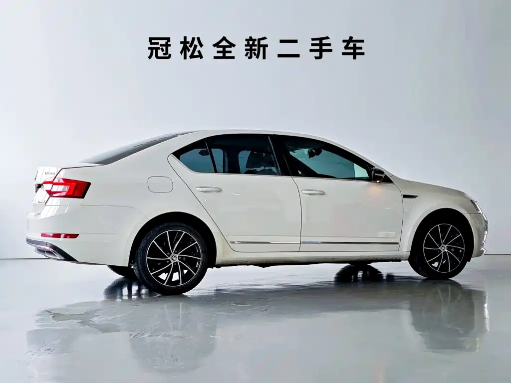 Skoda Octavia — фото 3
