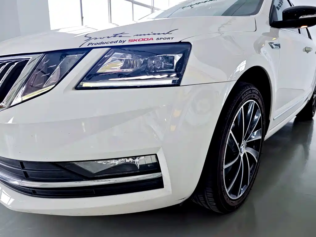 Skoda Octavia — фото 6