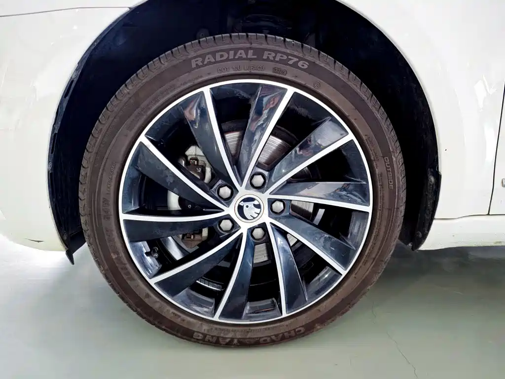 Skoda Octavia — фото 7