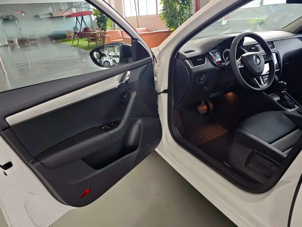 Skoda Octavia — фото 9
