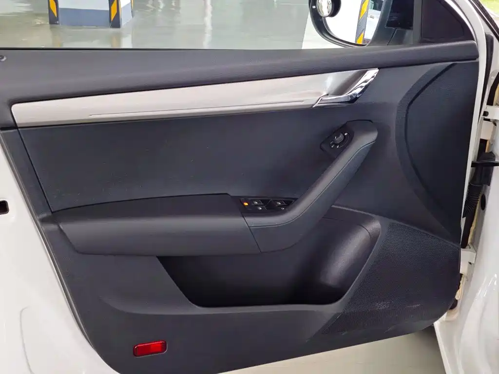 Skoda Octavia — фото 10