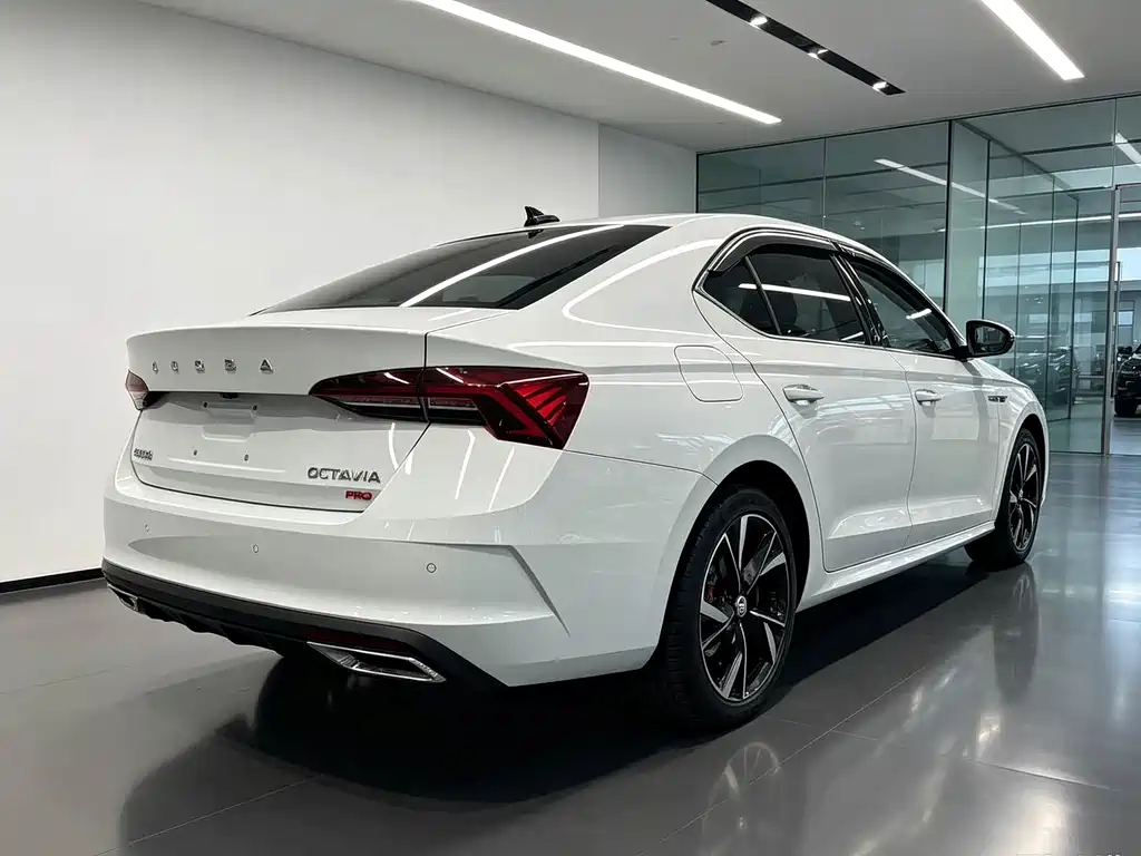 Skoda Octavia — фото 5