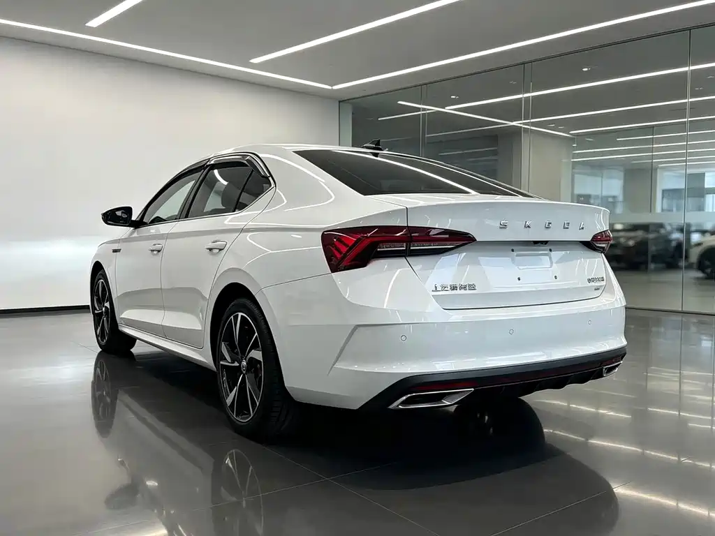 Skoda Octavia — фото 7