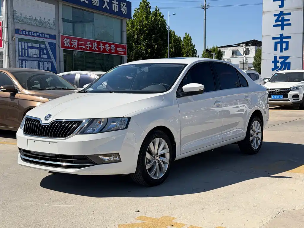 Skoda Rapid — фото 3