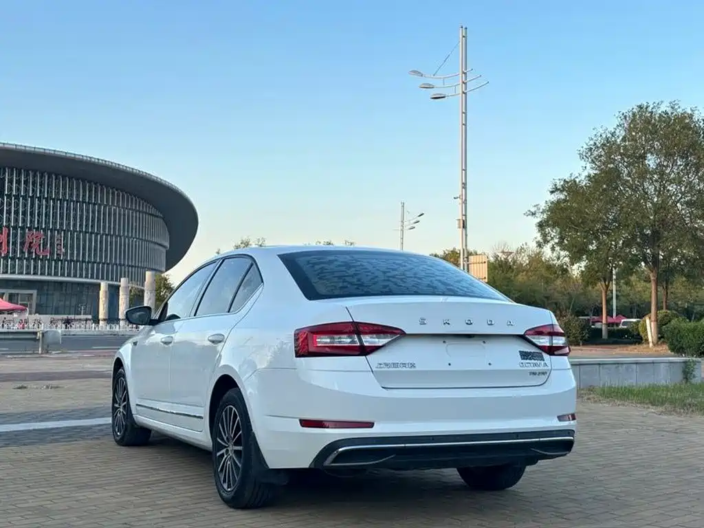 Skoda Octavia — фото 6