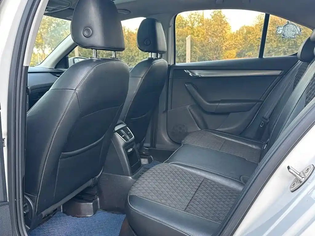 Skoda Octavia — фото 7