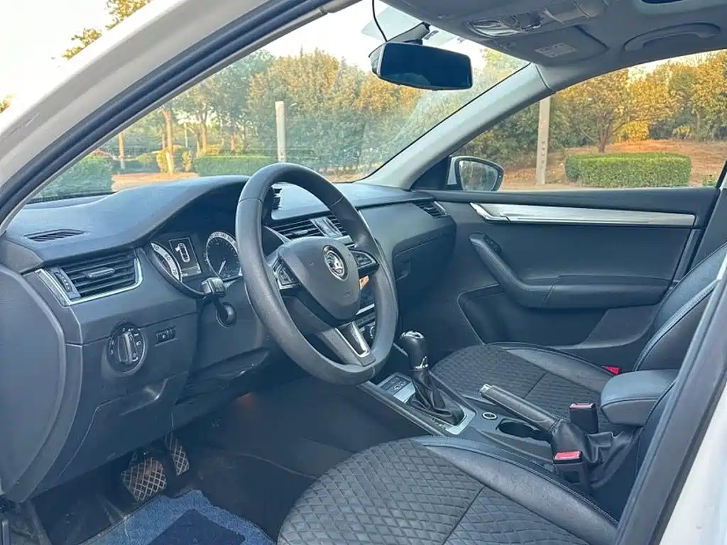 Skoda Octavia — фото 8