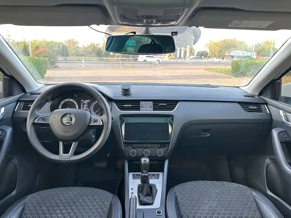 Skoda Octavia — фото 9