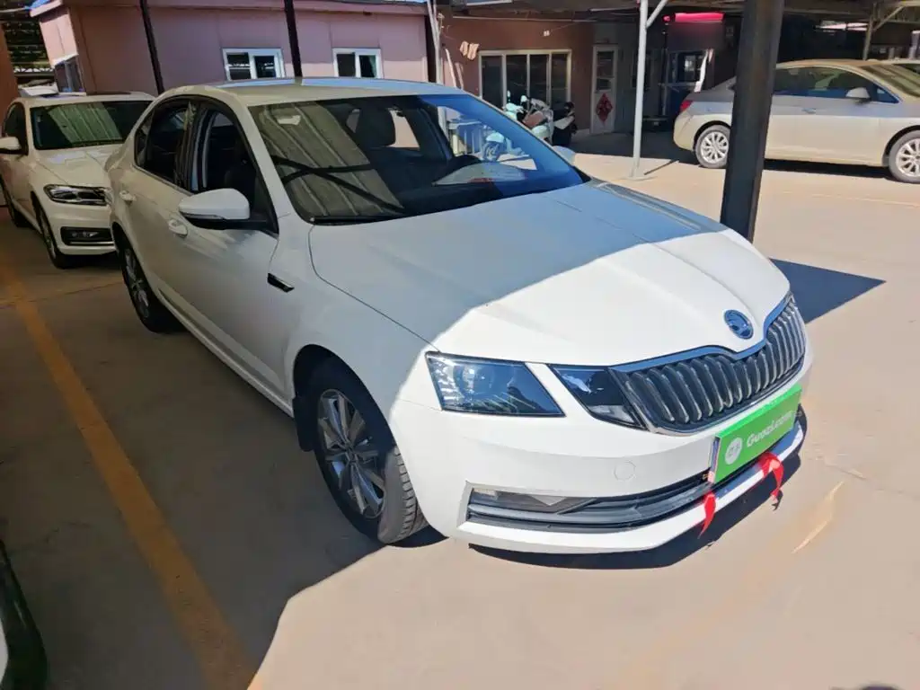 Skoda Octavia — фото 4