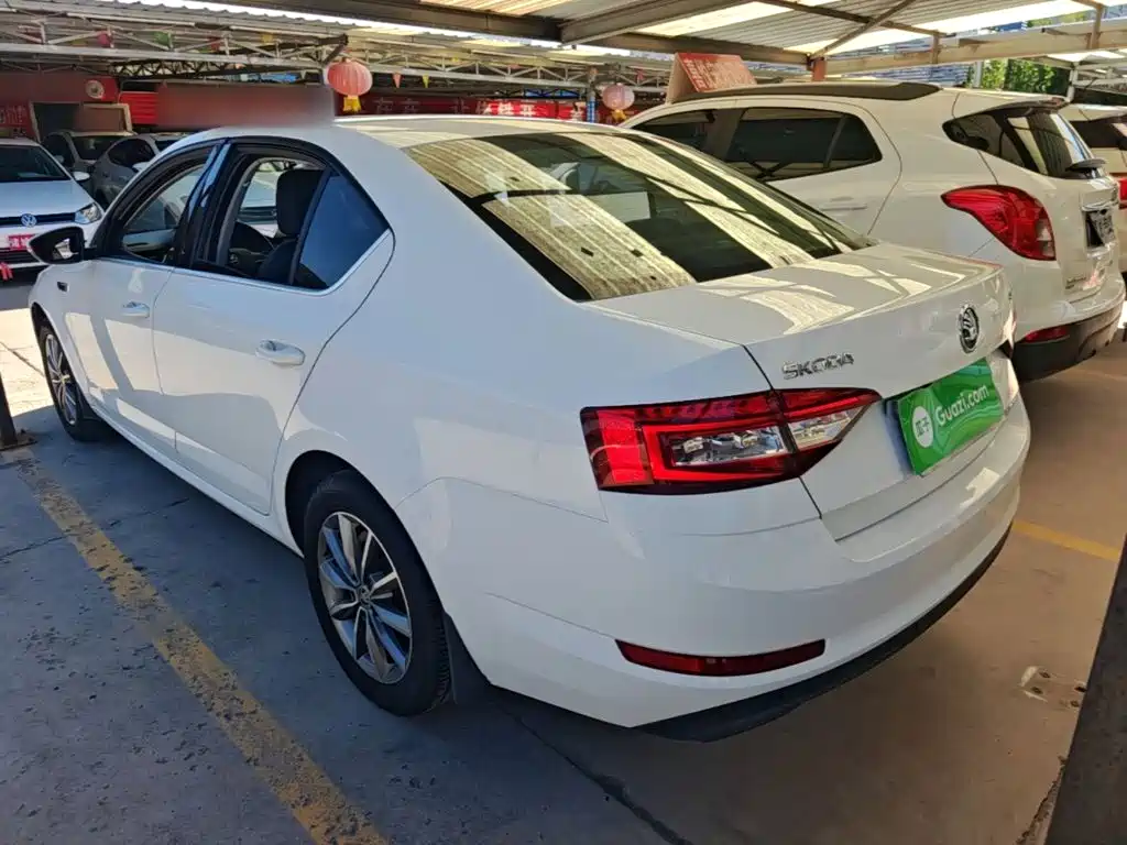 Skoda Octavia — фото 5