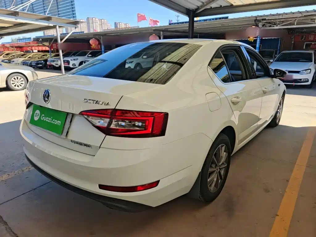 Skoda Octavia — фото 7