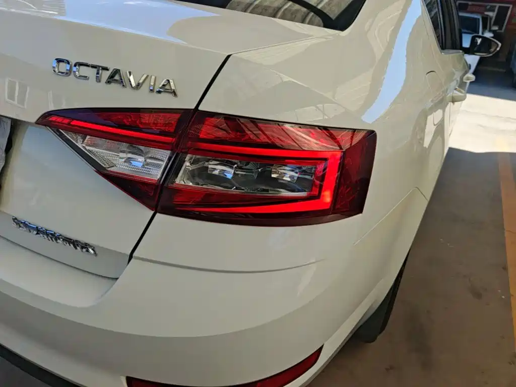 Skoda Octavia — фото 8
