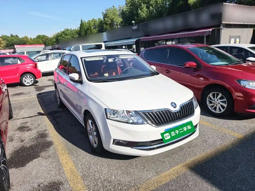 Skoda Rapid Spaceback — фото 4