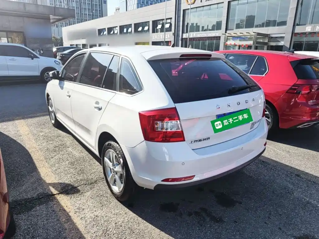 Skoda Rapid Spaceback — фото 5