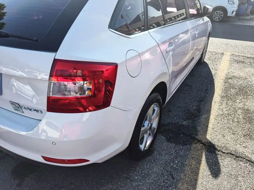 Skoda Rapid Spaceback — фото 8