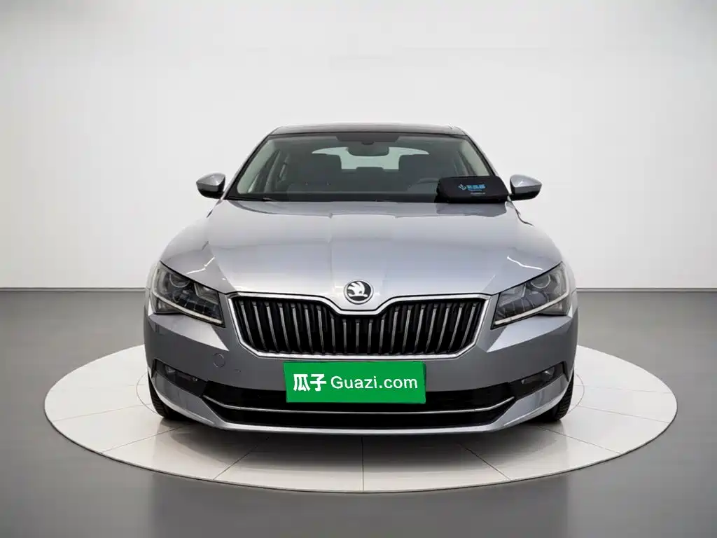 Skoda Superb — фото 2