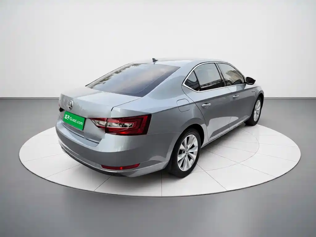 Skoda Superb — фото 4