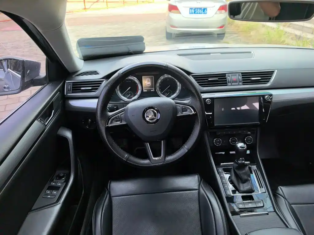 Skoda Superb — фото 6