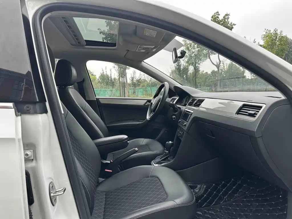 Skoda Rapid — фото 11