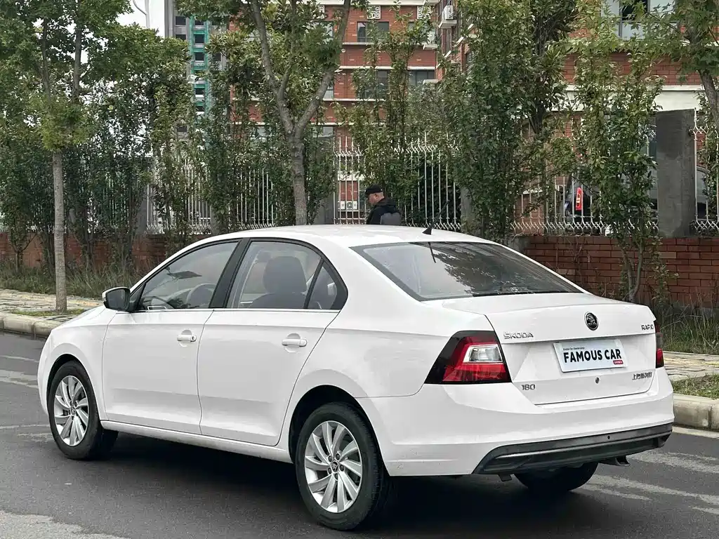 Skoda Rapid — фото 4