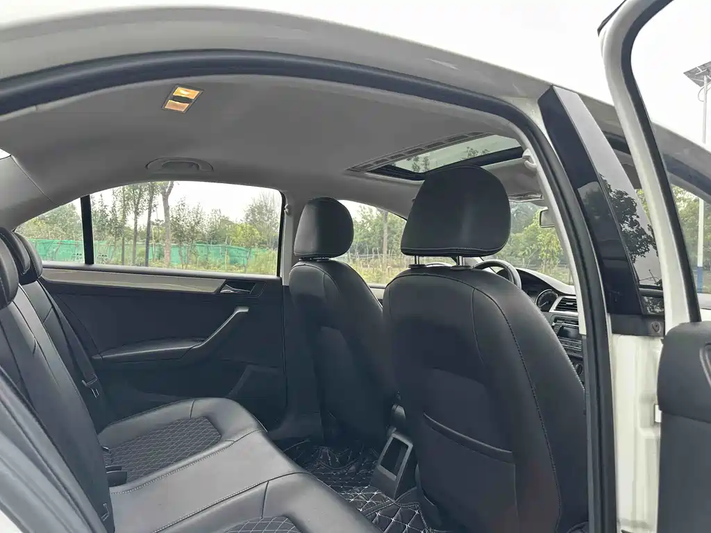 Skoda Rapid — фото 10