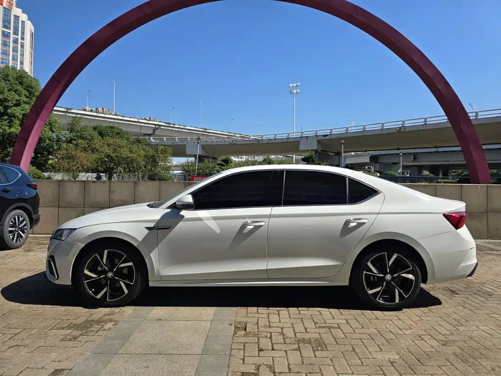 Skoda Octavia — фото 4