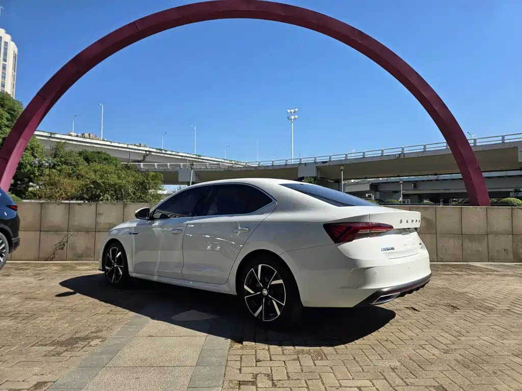 Skoda Octavia — фото 5