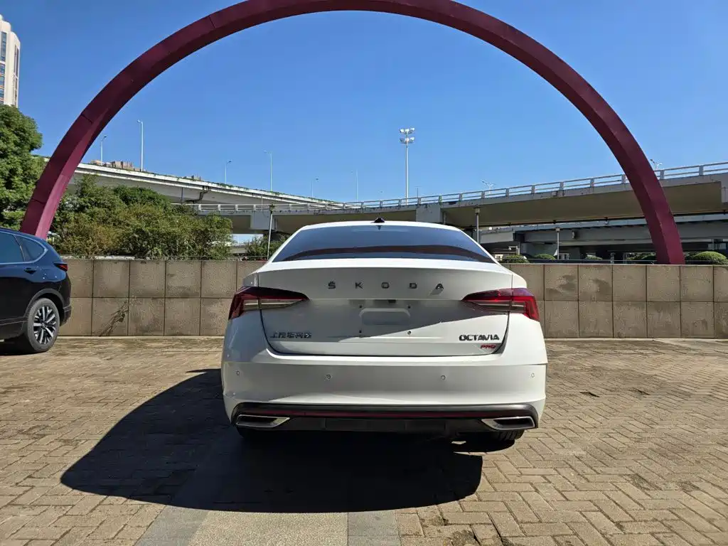 Skoda Octavia — фото 6