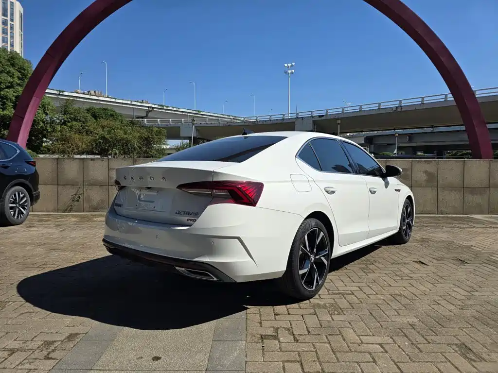 Skoda Octavia — фото 7