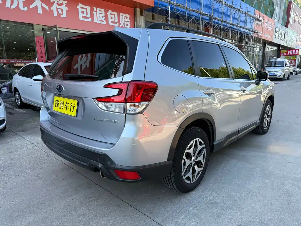 Subaru Forester — фото 8