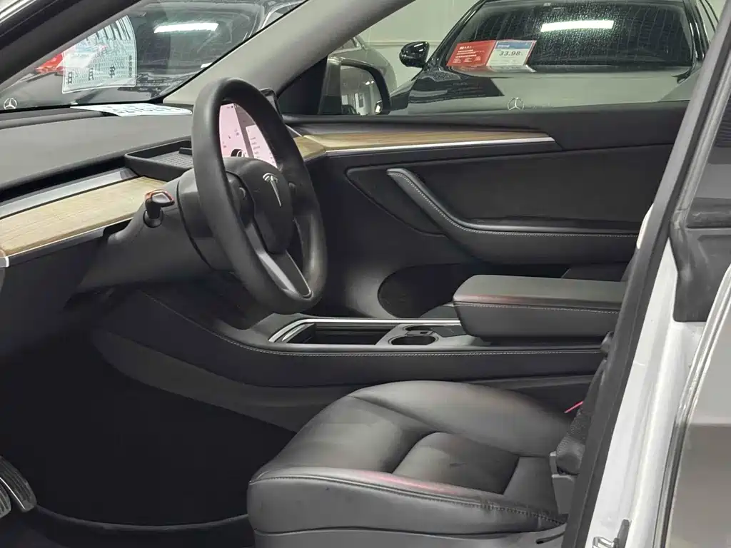 Tesla Model Y — фото 7