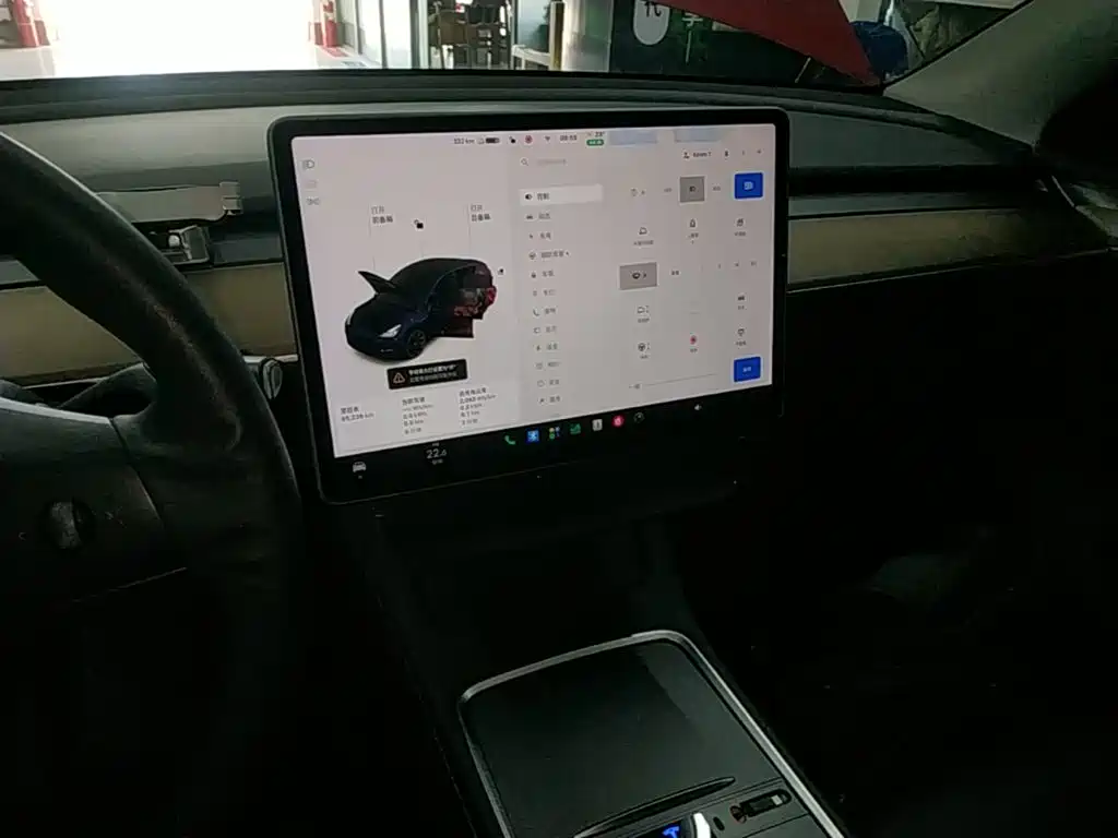 Tesla Model Y — фото 13