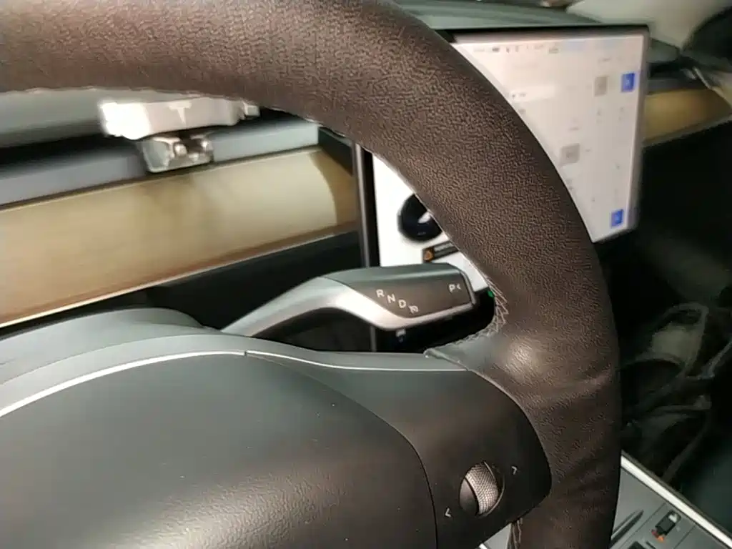 Tesla Model Y — фото 14