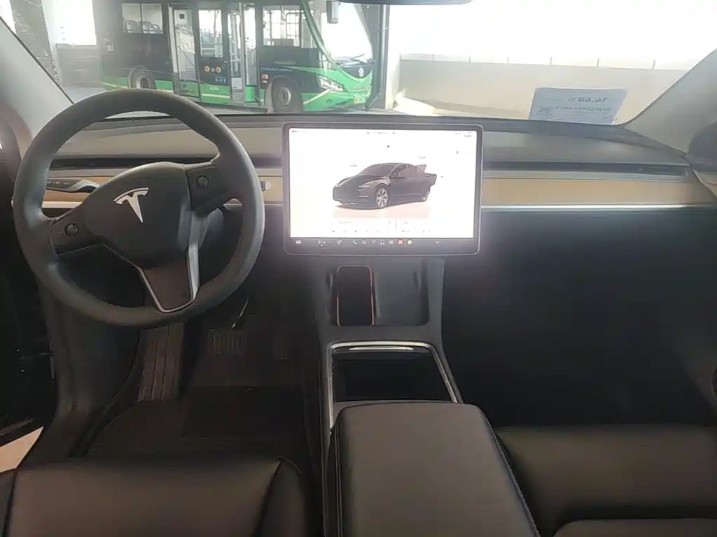 Tesla Model Y — фото 5