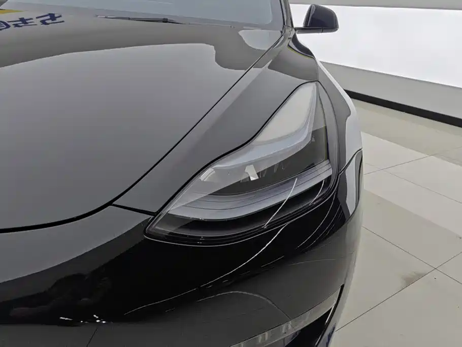 Tesla Model 3 — фото 5