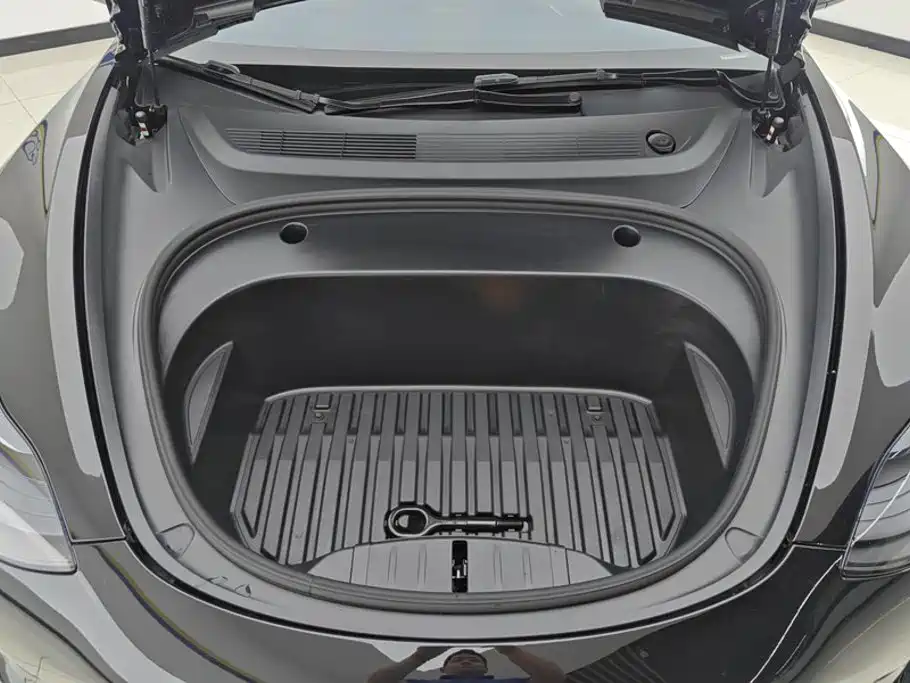 Tesla Model 3 — фото 10