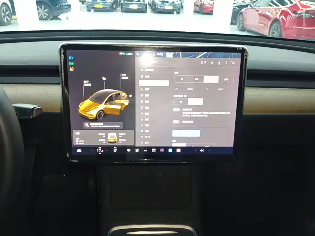 Tesla Model Y — фото 13