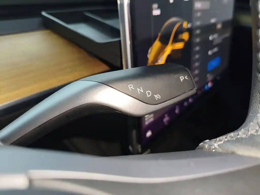 Tesla Model Y — фото 14