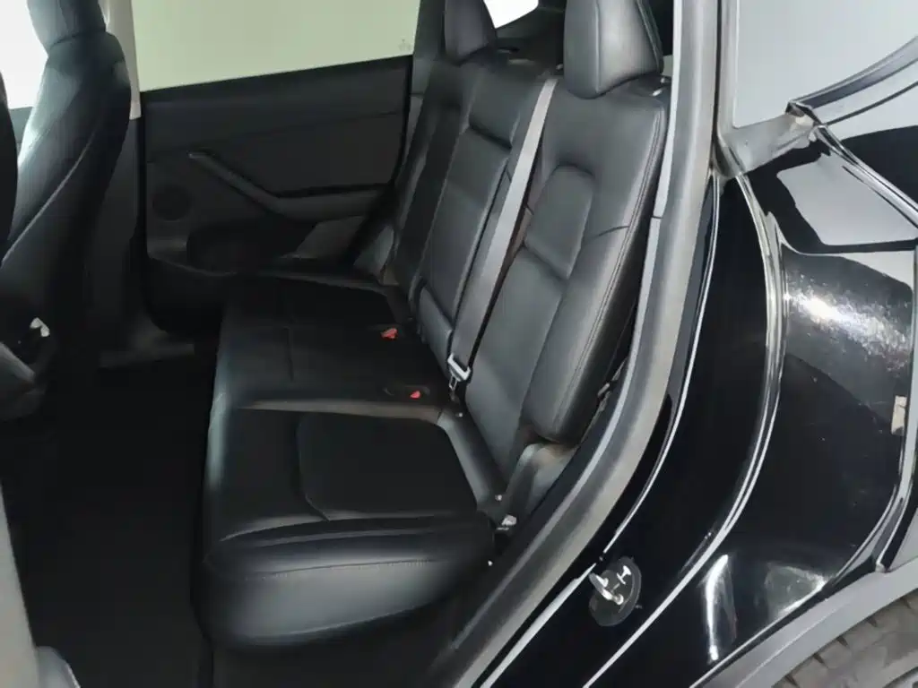 Tesla Model Y — фото 17