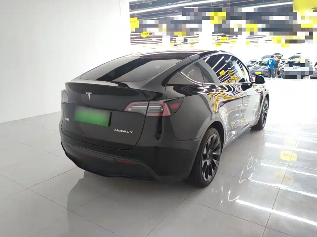 Tesla Model Y — фото 7