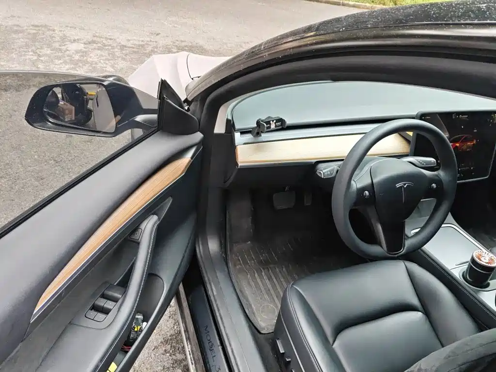 Tesla Model 3 — фото 14